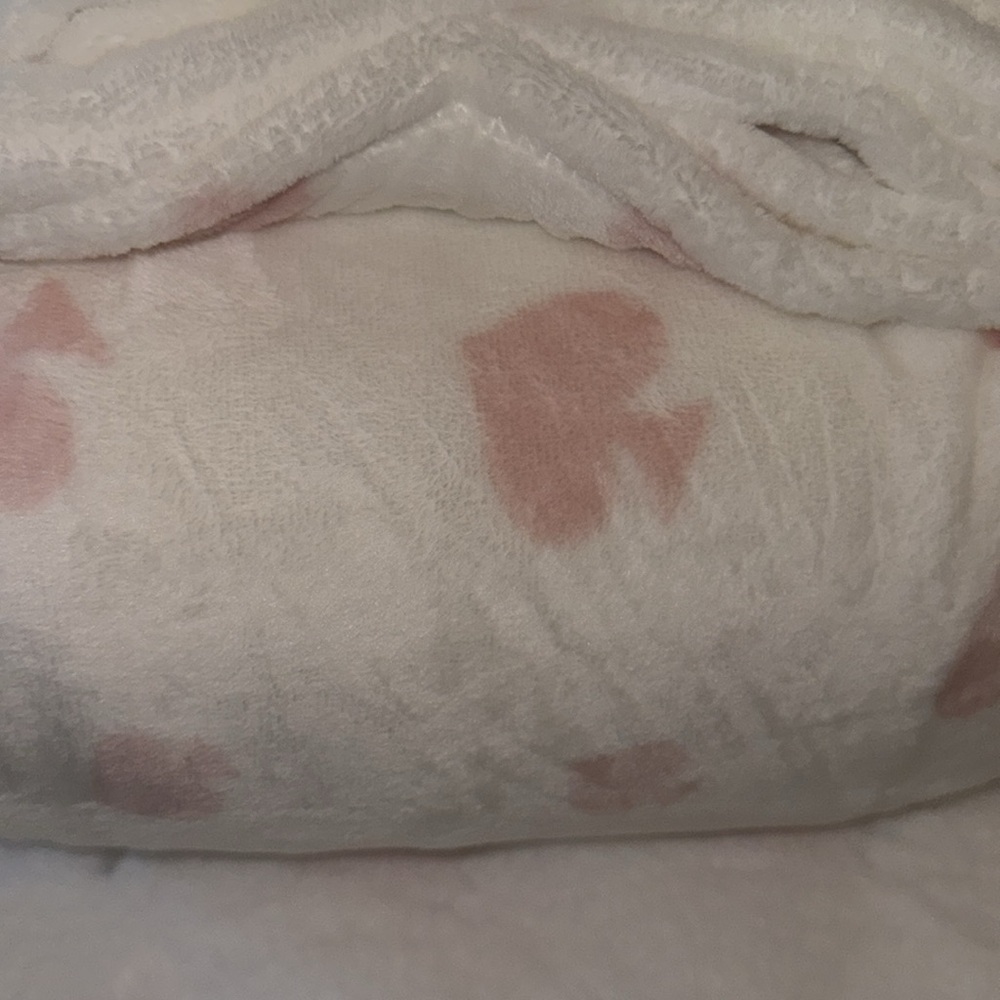 NWT Kate Spade, white/pink spade, oversized King fleece blanket - Picture 2 of 7